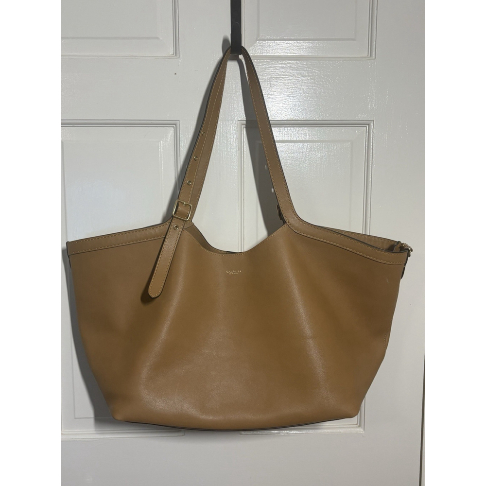 Coach Gramercy Tote Bag in Tan Honey Brown Smooth Natural Grain Leather